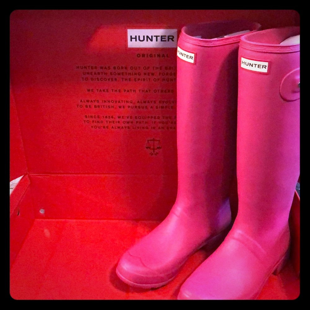 ***MATTE PINK HUNTER RAIN BOOTS***